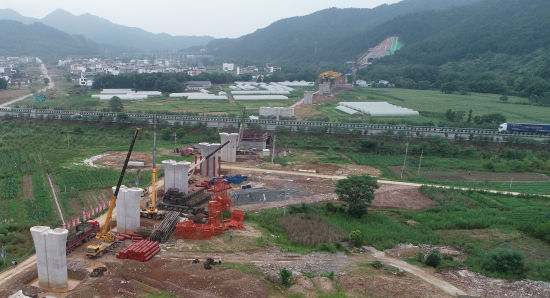 龙南高铁新区在赣深高铁江西段县一级率先开工