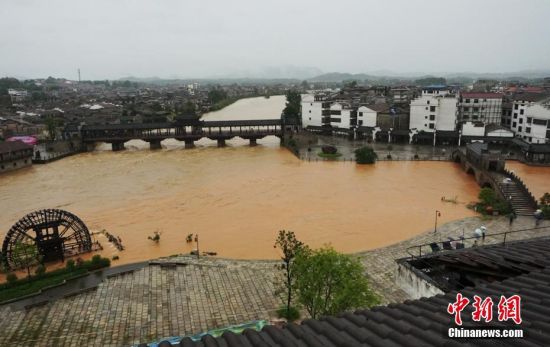 江西多地遭暴雨 黎川明清古城部分老街受淹