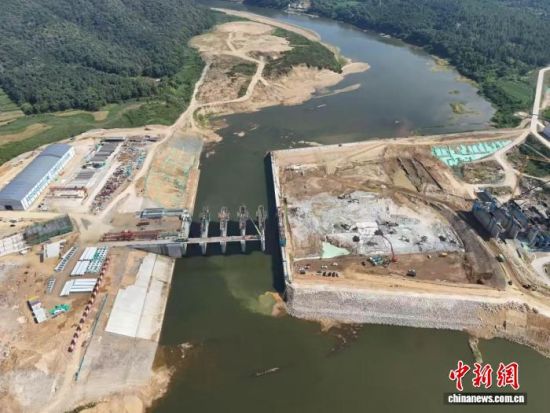 图为乐平水利枢纽工程二期泄水闸首仓混凝土浇筑顺利完成。江西省水利厅供图 图为乐平水利枢纽工程二期泄水闸首仓混凝土浇筑顺利完成。江西省水利厅供图