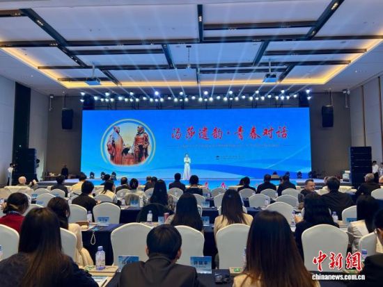10月25日,“汤莎遗韵·青春对话”活动在“汤显祖故里”江西省抚州市举行。朱莹 摄 10月25日,“汤莎遗韵·青春对话”活动在“汤显祖故里”江西省抚州市举行。朱莹 摄