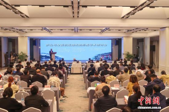 图为28日,庐山与全面抗战路线的形成学术研讨会在江西省九江市举行。刘力鑫 摄.jpeg 图为28日,庐山与全面抗战路线的形成学术研讨会在江西省九江市举行。刘力鑫 摄.jpeg