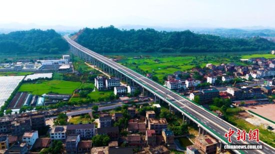 10月31日,上饶至浦城高速公路(江西段)正式通车。江西省交通运输厅供图 10月31日,上饶至浦城高速公路(江西段)正式通车。江西省交通运输厅供图
