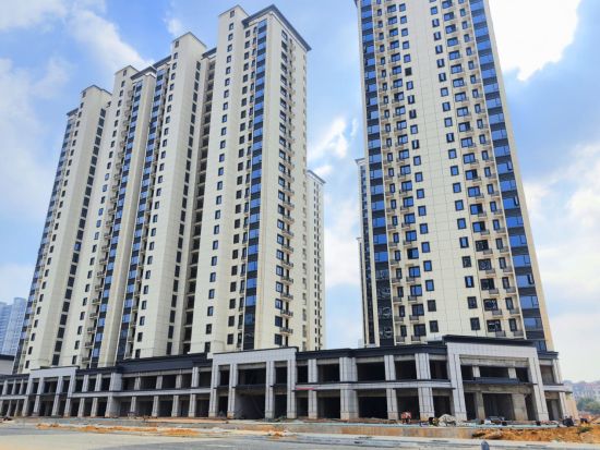 图为南康区东山街道棚户改造安置房建设项目。记者 吴鹏泉 摄. 图为南康区东山街道棚户改造安置房建设项目。记者 吴鹏泉 摄.