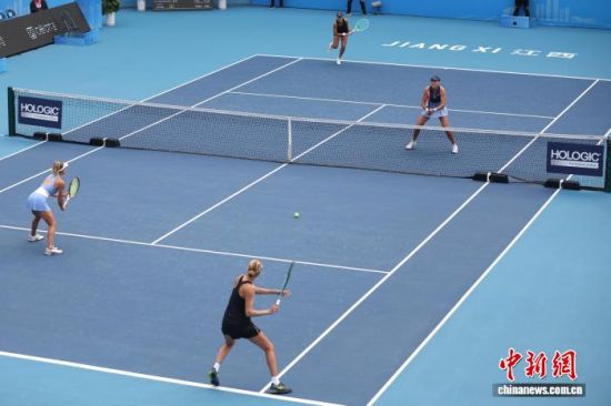 图为比赛现场。中新社记者 刘占昆 摄 图为比赛现场。中新社记者 刘占昆 摄