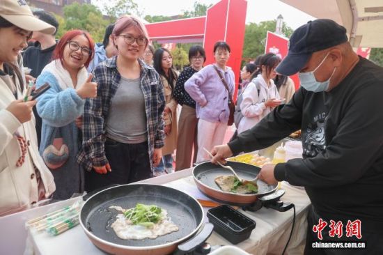 ͼΪֳ̨СмѧŶӵȺƷ  