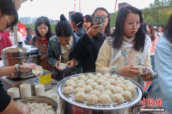 ͼΪֳɳС֮һˮѧŶȡƷ  