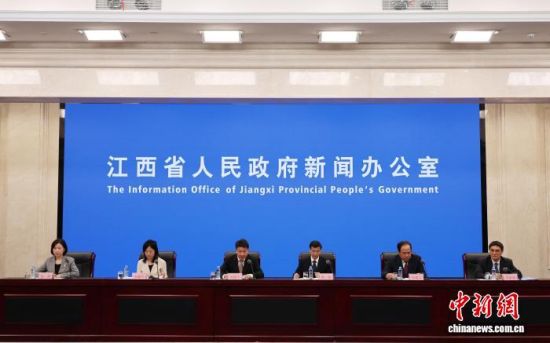 11月11日,第四届鄱阳湖国际观鸟季活动新闻发布会在南昌召开。江西省林业局供图.jpg 11月11日,第四届鄱阳湖国际观鸟季活动新闻发布会在南昌召开。江西省林业局供图.jpg