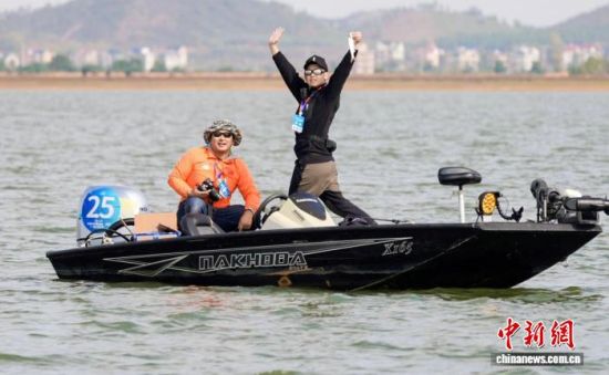 图为2025中国湖城·鄱阳休闲垂钓嘉年华活动现场。主办方供图.jpeg 图为2025中国湖城·鄱阳休闲垂钓嘉年华活动现场。主办方供图.jpeg