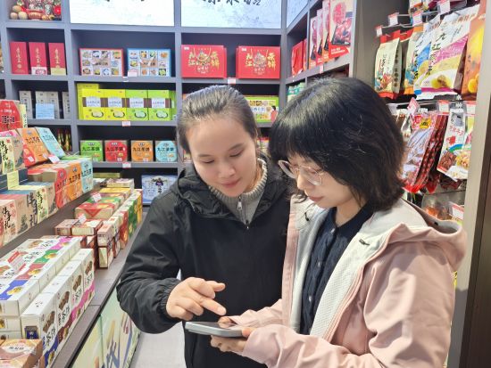 ͼΪ�ϲ��̲�ר����Ӫ����Ա���ң�ָ����˿˿����ͨ�����ǻ�С�Ρ�ѧϰ���ۼ���