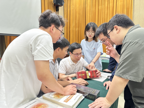 ͼΪ����̼����ڿ��ֳ�