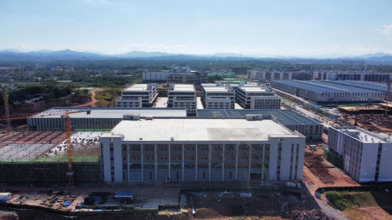 为园区的交付提供了速度保障。 为园区的交付提供了速度保障。