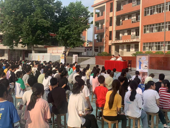 ͼΪ�˹��ؾ�־Ը���߽�У԰��չ�շ��