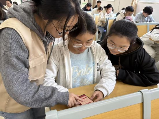 的浓厚社会氛围 的浓厚社会氛围