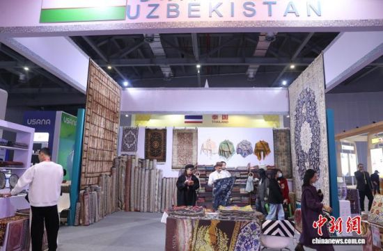 1127գϲ̲2025ɫչͶóײйɫʳƷῪĻͼΪȱ˹̹չ 