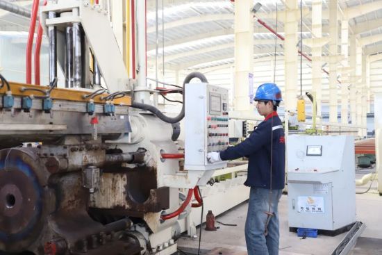 抚州安镁新材料科技有限公司工人正在生产 抚州安镁新材料科技有限公司工人正在生产