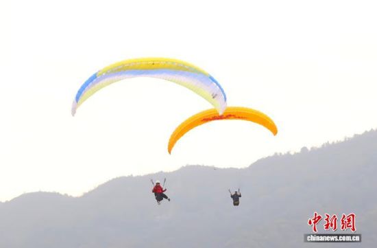 图为正在比赛的选手。熊锦阳 摄 图为正在比赛的选手。熊锦阳 摄