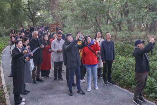 20251118գά˹(ǰ)桰Ȩжй2025лηְ߽ӹŴ塣  .jpg