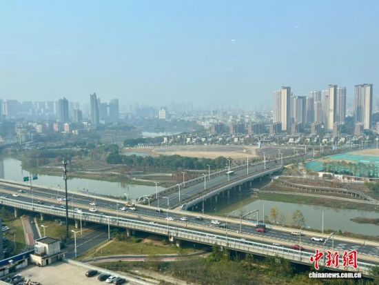 10日,江西省南昌市天气晴好。朱莹 摄.jpg 10日,江西省南昌市天气晴好。朱莹 摄.jpg