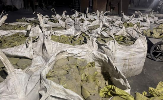 ͼΪ����ƽ�н�ɽ��ҵ����һ�������ٵķǷ�ұ��������·��ġ������������ڣ����Ĵ����͵�����˵ķǷ�ұ��ԭ�Ϻ͸����ۻ�¯��