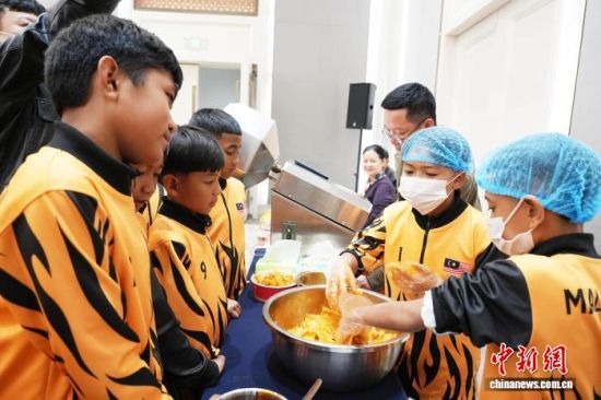 12��12������������ͬԴ �����ĺ�����Դ��ɫС��������������������껪�߻��Ȼ������꽻����ֳ��������������Ŷ��Գ���������С�� ����