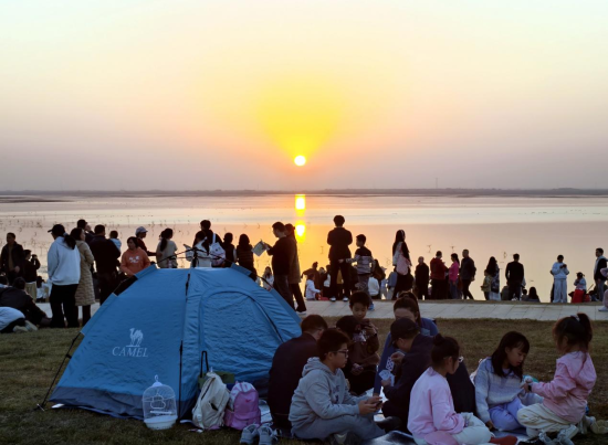 ������ ��