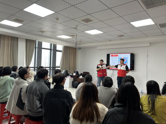 2025����Ͷ��AED��λ�Ȼ�Ա��ѵ