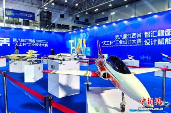 12月16日,第八届江西省“天工杯”工业设计大赛颁奖仪式在九江市举行。图为获奖优秀作品展示。记者 吴鹏泉 摄 12月16日,第八届江西省“天工杯”工业设计大赛颁奖仪式在九江市举行。图为获奖优秀作品展示。记者 吴鹏泉 摄