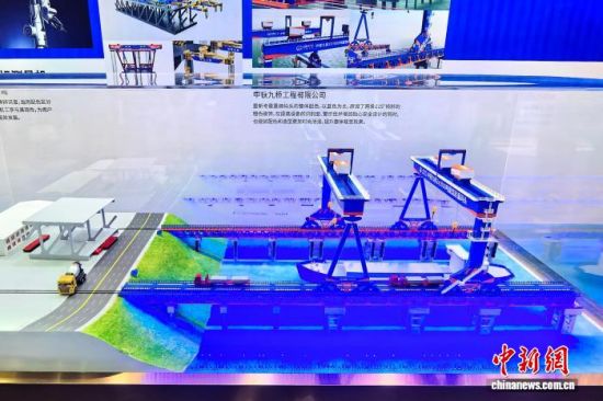 12月16日,第八届江西省“天工杯”工业设计大赛颁奖仪式在九江市举行。图为获奖优秀作品展示。记者 吴鹏泉 摄 12月16日,第八届江西省“天工杯”工业设计大赛颁奖仪式在九江市举行。图为获奖优秀作品展示。记者 吴鹏泉 摄