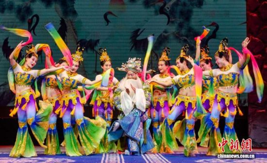 图为弋阳腔《邯郸记·生寤》演出现场。杨斌 摄 图为弋阳腔《邯郸记·生寤》演出现场。杨斌 摄