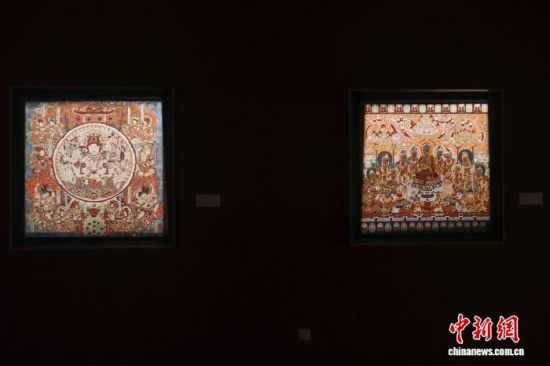 12��27�գ������ϲ�������ʡ�����ݡ�˿·�����������й�������ɫ��Ķػ͡���չչ���ĸ�����ɫ�Դɰ�ڻ������������ ������ ��