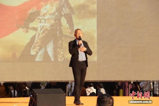 曹均福正在表演。 熊锦阳 摄 曹均福正在表演。 熊锦阳 摄