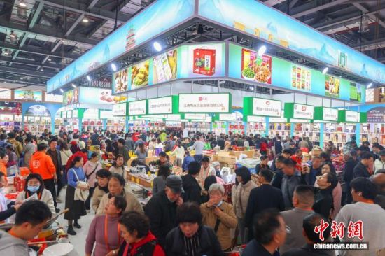 1月16日,第七届江西“生态鄱阳湖·绿色农产品”交易博览会在南昌开幕。刘力鑫 摄 1月16日,第七届江西“生态鄱阳湖·绿色农产品”交易博览会在南昌开幕。刘力鑫 摄