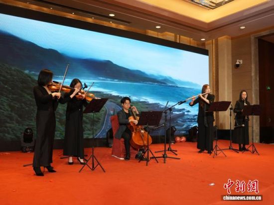 1月20日,“跃马迎新春 昌台叙同心——2026年南昌市台胞台属迎新春联谊活动”在南昌市红谷滩区举办。吴敏 摄1.jpg 1月20日,“跃马迎新春 昌台叙同心——2026年南昌市台胞台属迎新春联谊活动”在南昌市红谷滩区举办。吴敏 摄1.jpg