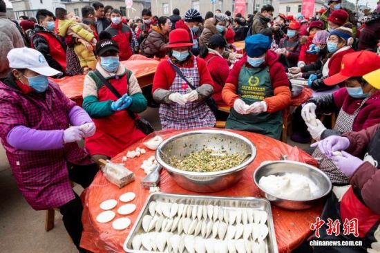 ������ ��