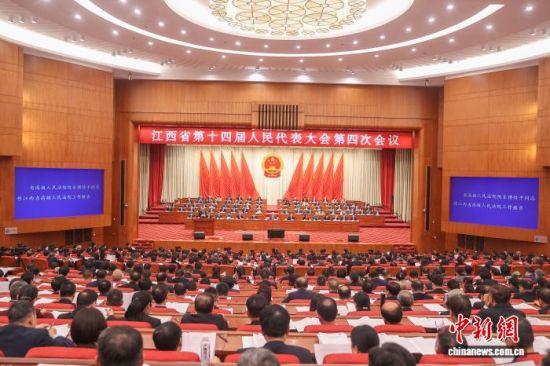 1月29日,江西省高级人民法院党组书记、院长傅信平在江西省十四届人大四次会议上作江西省高级人民法院工作报告。刘力鑫 摄 1月29日,江西省高级人民法院党组书记、院长傅信平在江西省十四届人大四次会议上作江西省高级人民法院工作报告。刘力鑫 摄