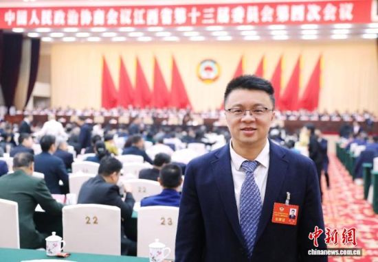 图为江西省政协委员,中国电信集团江西省电信有限公司党委书记、总经理刘俭在2026年江西省两会现场。受访者供图 图为江西省政协委员,中国电信集团江西省电信有限公司党委书记、总经理刘俭在2026年江西省两会现场。受访者供图