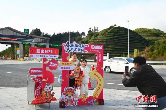 2��2�գ��ڽ�����ͨͶ�ʼ��ž�������������廪�շ�վ�������ÿ��������������ͨͶ�ʼ��ž������������ ��ͼ.jpg