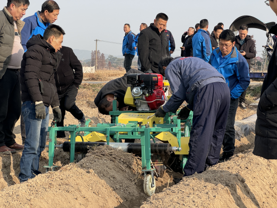 ͼΪ��ũ����������ѵ�ֳ�