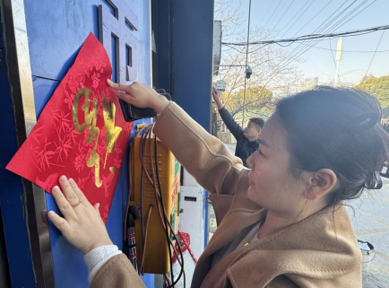 ����ͼΪ�����̲�Ӫ����Ա�������ۻ����ҽ�����Ʒ