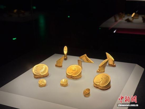 ͼΪ2��3�գ����ϲ�������������ַ�������չ������������Ϻ� ��