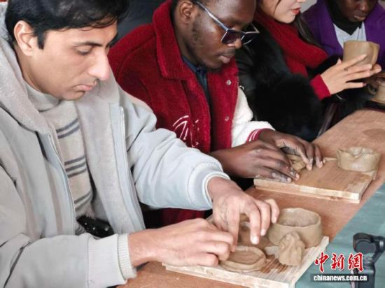 2��7�գ��ٽ����괺�ڣ���ѧ���ڽ���ʡ�����з����ؽ��Ŵ��������ա����� ��