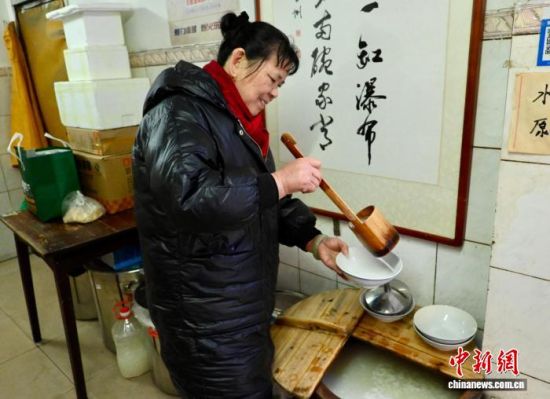 ͼΪ�ϲ���һԪˮ�Ƶꡱ�ڣ�������ϸӢ��Ϊ�˿ʹ�ơ���¬���� ��