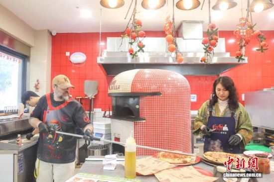 1��28�գ��ڽ����ϲ���ͷ�ġ��α����������꣬����45��İ���³����������������������������������� ��