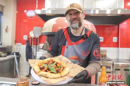 1��28�գ��ڽ����ϲ���ͷ�ġ��α����������꣬����³չʾ�������ľ���������������� ��