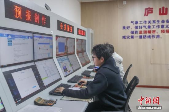 ͼΪ2��12�գ�®ɽ����վ�Ĺ�����Ա�º���(ͼǰ)��ͬ������������Ԥ����®ɽ����վȫ�����ݣ�ÿ�춼Ҫ����ֵ�࣬����Ҳ�����⡣��������� ������ ��