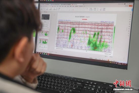 ͼΪ2��12�գ�®ɽ����վ�Ĺ�����Ա��ɽ��ڷ����ο�Ԥ��ģʽ��������ͼ����������� ������ ��