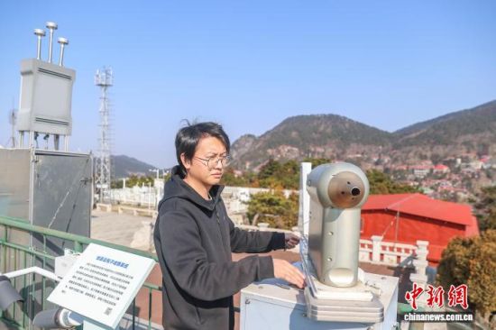 ͼΪ2��12�գ�®ɽ����վ�Ĺ�����Ա�º����ڼ�������ӳ���������״������������� ������ ��