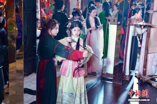 2��8�գ��ڽ���ʡ�ϲ���ĳ�����ġ�ԥ���硱�ϣ�ʳ���������������ò�ǰ�伯�С���Ө ��2