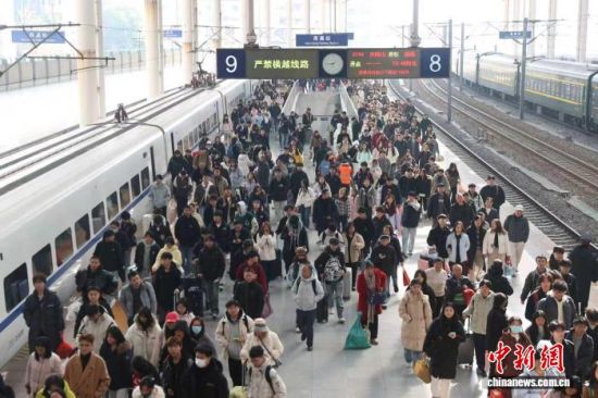 ͼΪ�����ϲ�վ���ÿʹ�վ̨���߹���(����ͼ)������ ��.jpeg