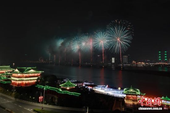 2��17�գ���ֵũ�������һ��2026���ϲ���ӭ���̻������ڡ��ӽ�֮�ġ��Ϲ��޾��У��ӽ����ϻ���������Ѥ���̻�����ҹ�ա�����˼ΰ ��.jpeg